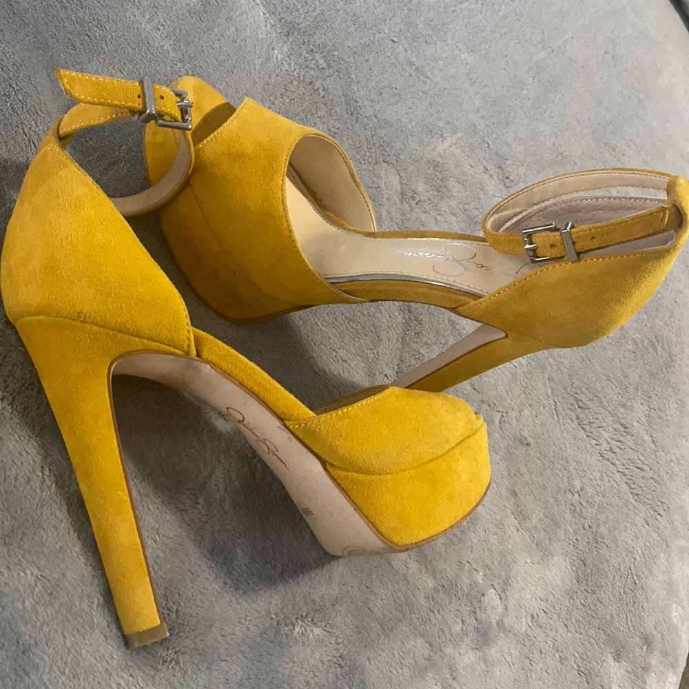 Yellow, Jessica Simpsons heels